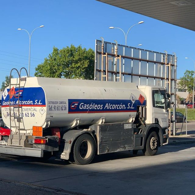 Gasóleos Alcorcón camión cisterna estacionado