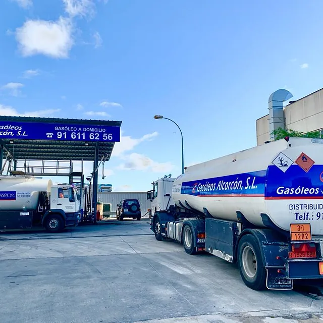 Gasóleos Alcorcón estación de servicio con camiones